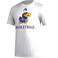 T-shirt blanc adidas Kansas Jayhawks Fadeaway Basketball Pregame AEROREADY pour hommes