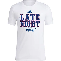 T-shirt adidas Late Night the Phog des Kansas Jayhawks pour hommes blanc