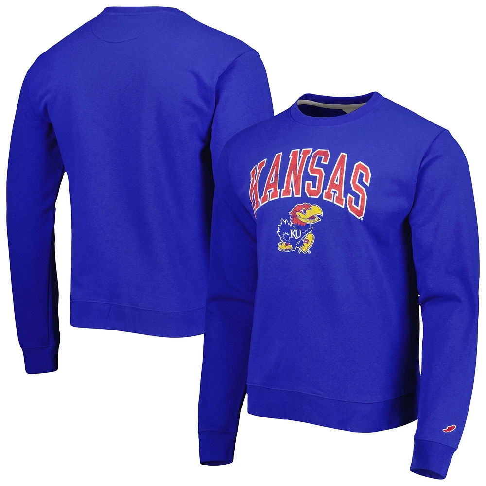 Vêtements collégiaux de la ligue pour hommes Royal Kansas Jayhawks 1965 Arch Essential Sweatshirt épais