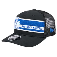 Casquette ajustable extensible à boutons-pression New Era noire/bleue Kentucky Wildcats 9SEVENTY Trucker à rayures pour homme