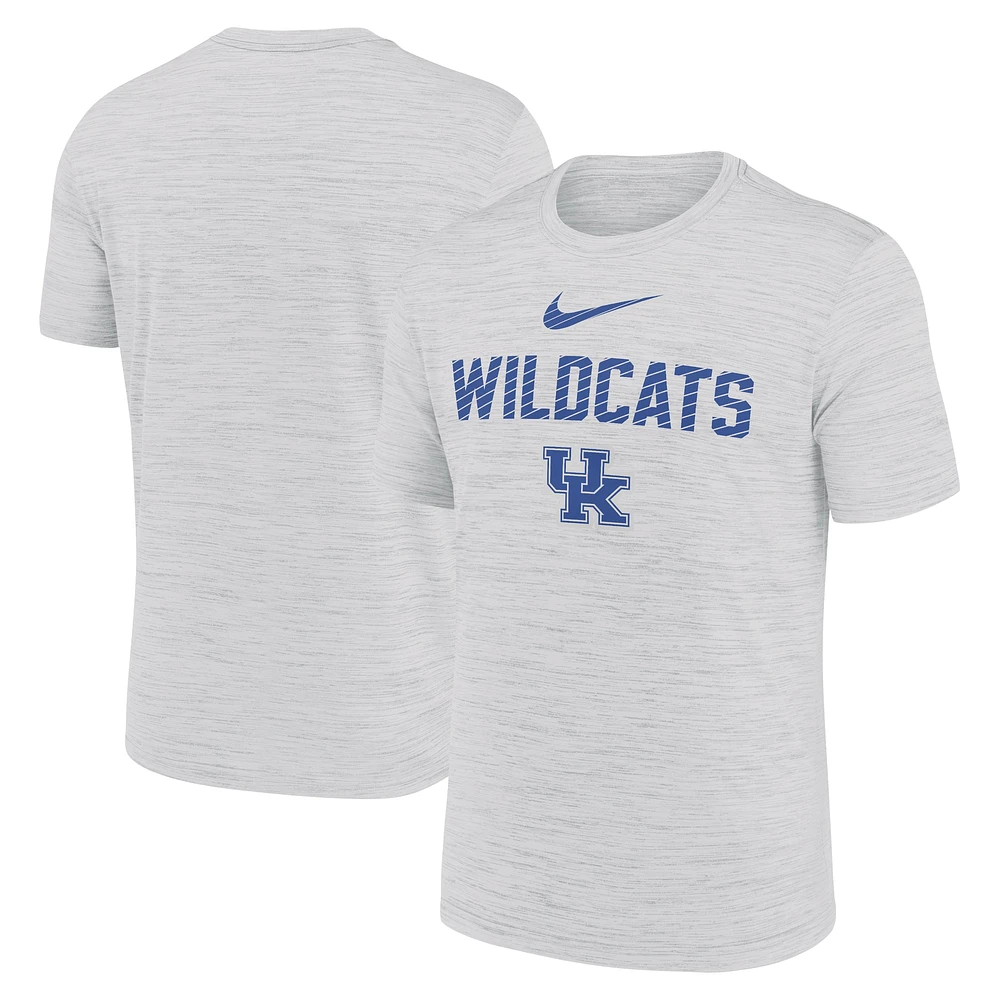 T-shirt Nike blanc Kentucky Wildcats Campus Slant Velocity Performance pour homme