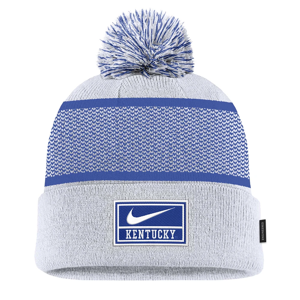 Bonnet en tricot à revers avec pompon Nike Kentucky Wildcats 2024 Sideline Peak pour jeune