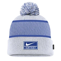 Bonnet en tricot à revers avec pompon Nike Kentucky Wildcats 2024 Sideline Peak pour jeune