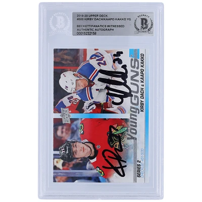 Carte de recrue authentifiée dédicacée 2019-20 Upper Deck Young Guns #500 de Kirby Dach des Chicago Blackhawks et Kaapo Kakko des New York Rangers par les fanatiques de Beckett