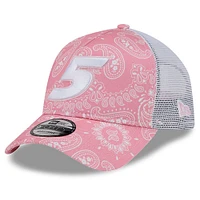 Casquette ajustable rose Kyle Larson 9FORTY A-Frame Trucker Paisley New Era pour hommes