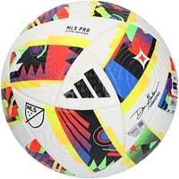 Ballon de football adidas d'occasion pour le match de Coupe MLS 2024 entre les LA Galaxy et les New York Red Bulls, le 7 décembre 2024.