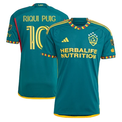 Maillot de joueur authentique adidas Riqui Puig pour homme, vert LA Galaxy 2024 Kit