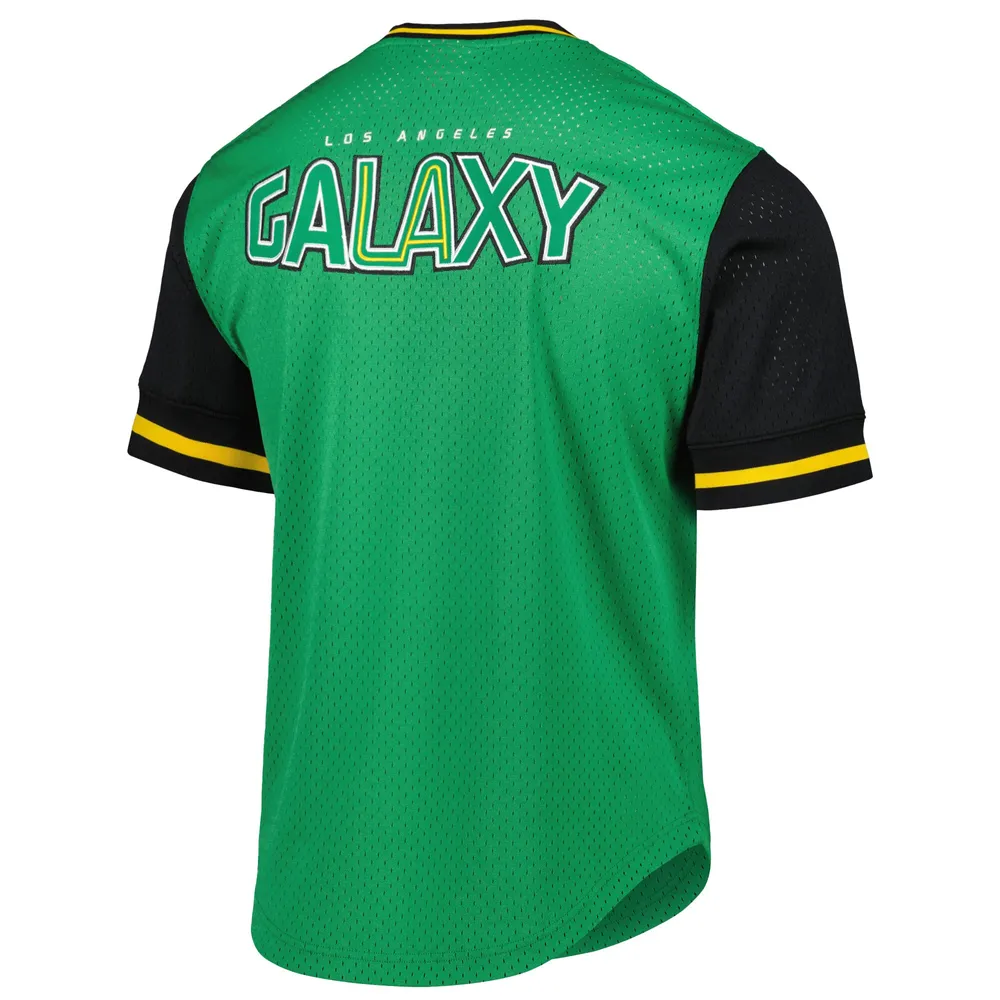 T-shirt à col en V maille LA Galaxy vert Mitchell & Ness pour homme