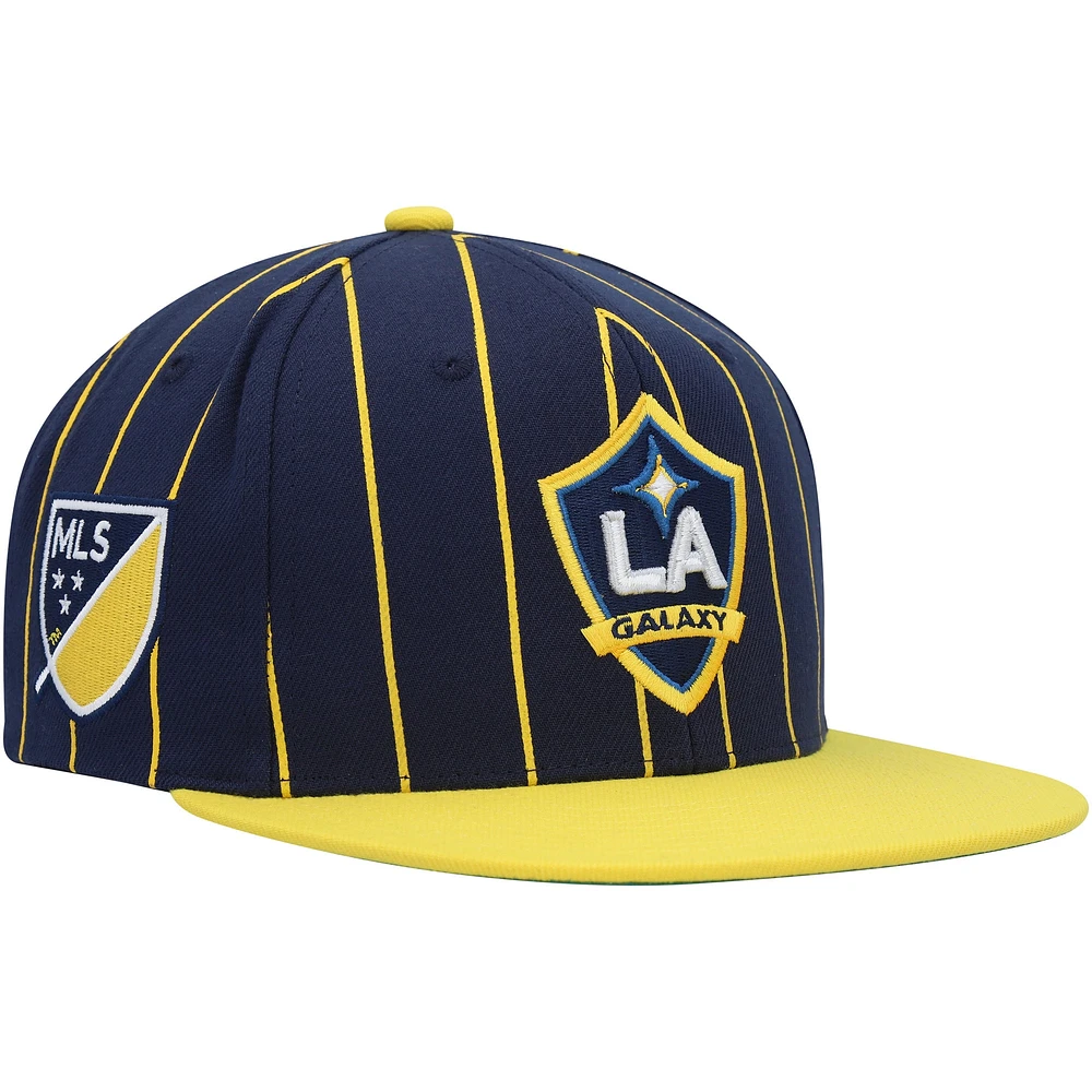 Pin snapback LA Galaxy Team bleu marine Mitchell & Ness pour homme