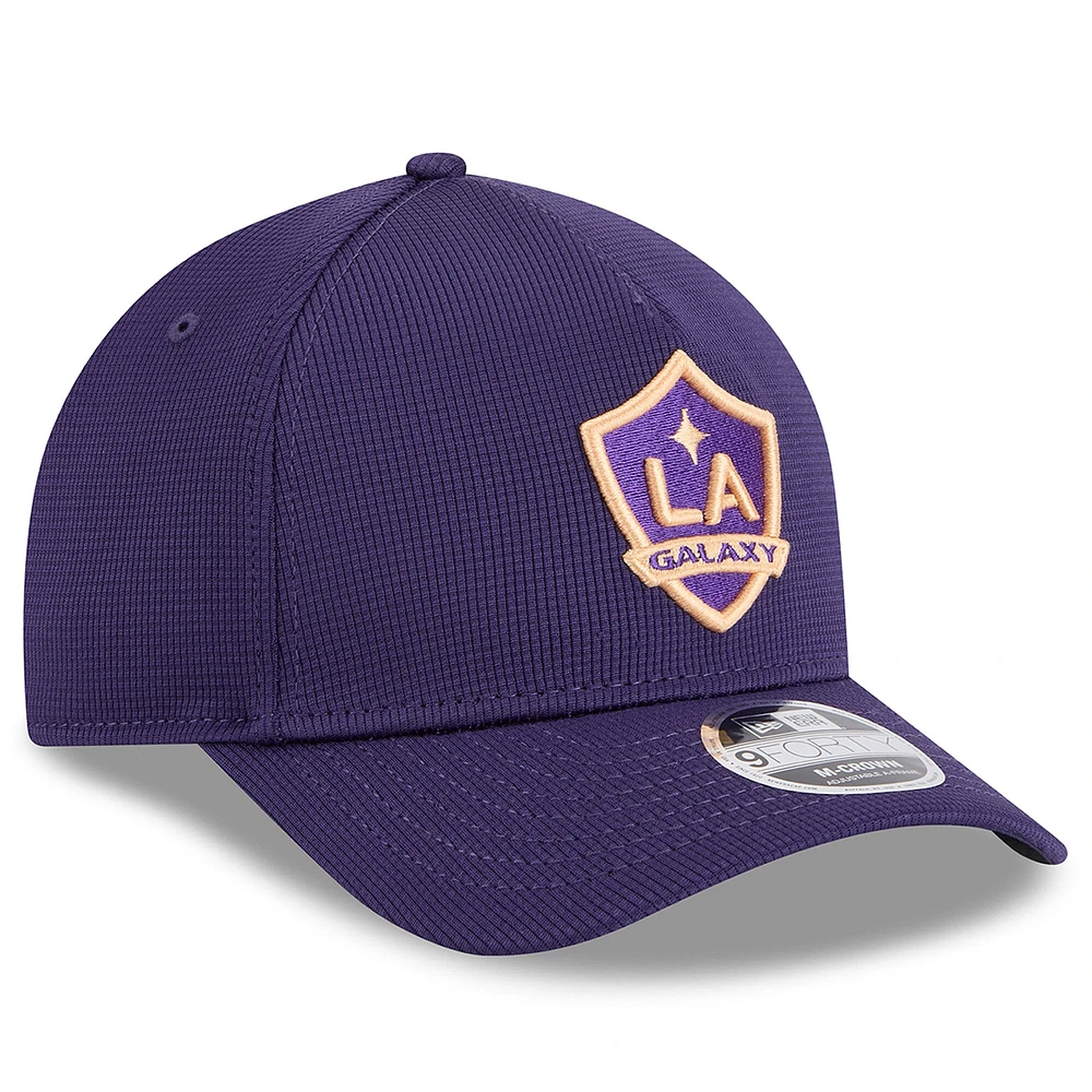 Casquette ajustable New Era Purple LA Galaxy 2025 Jersey Hook 9FORTY M-Crown pour homme