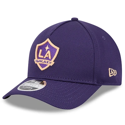 Casquette ajustable New Era Purple LA Galaxy 2025 Jersey Hook 9FORTY M-Crown pour homme