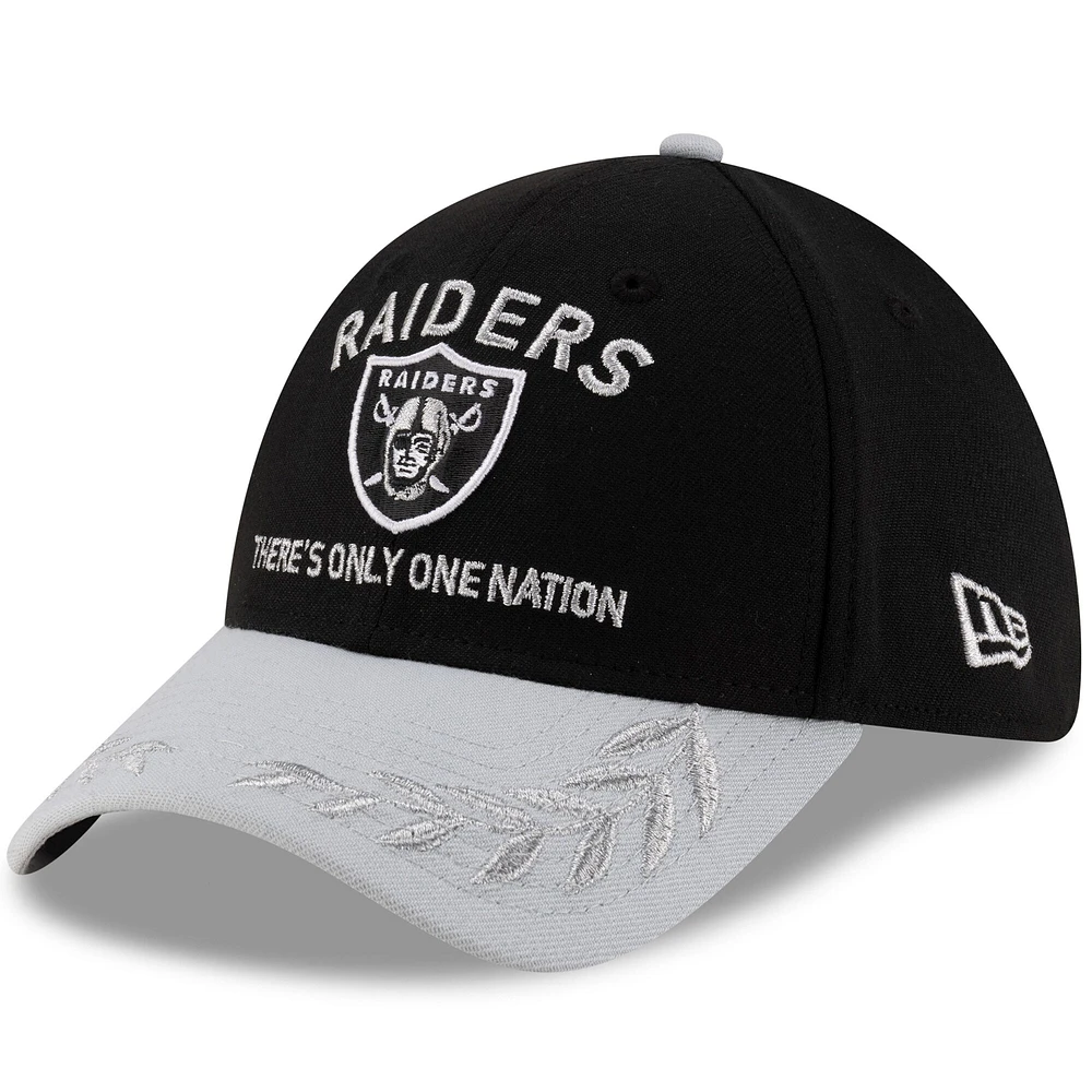 Men's New Era Black/Silver Las Vegas Raiders 2025 NFL Draft 39THIRTY Flex Hat
