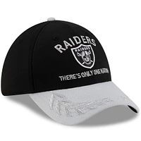Men's New Era Black/Silver Las Vegas Raiders 2025 NFL Draft 39THIRTY Flex Hat
