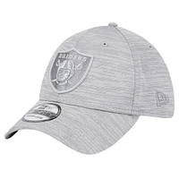 Men's New Era Gray Las Vegas Raiders  Active Tech 39THIRTY Flex Hat