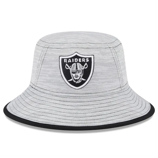 New Era Women's New Era Cream Las Vegas Raiders 2022 Sideline Cuffed Knit  Hat