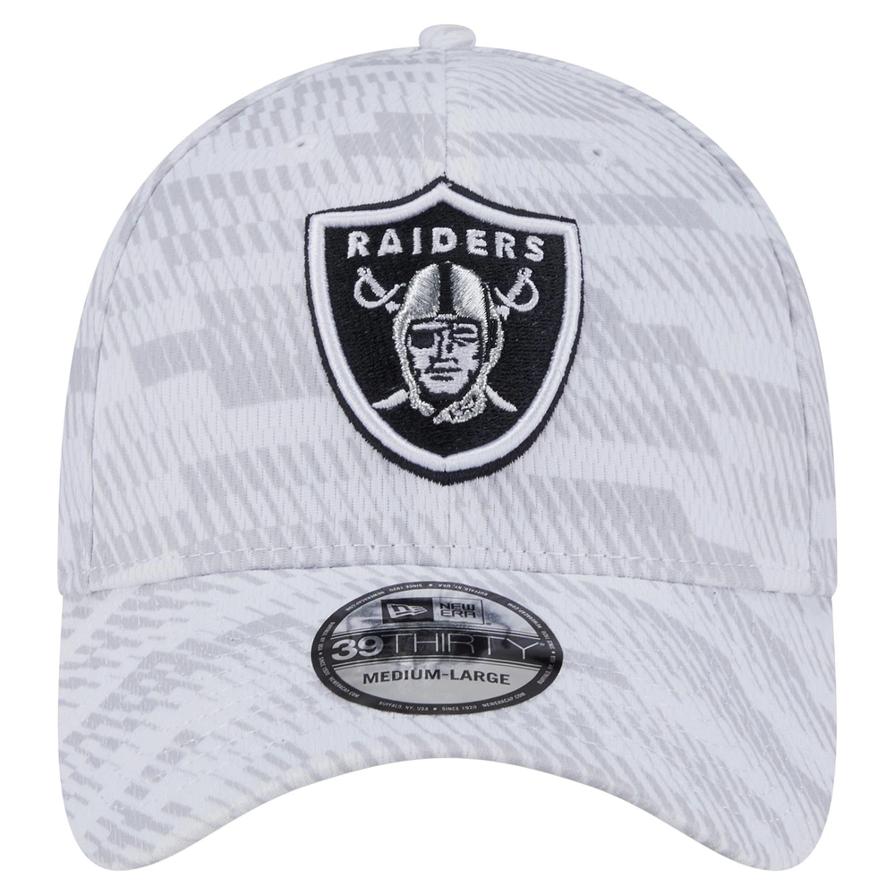 Casquette New Era blanche Las Vegas Raiders Gameday Graded 39THIRTY Flex pour homme