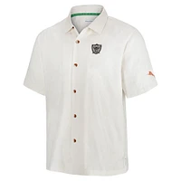 Chemise boutonnée rétro blanche Tommy Bahama pour homme Las Vegas Raiders Coconut Matchup Camp