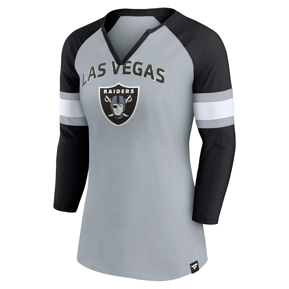 T-shirt Fanatics pour femmes gris/noir Las Vegas Raiders Team Arch Raglan à manches 3/4 et col cranté