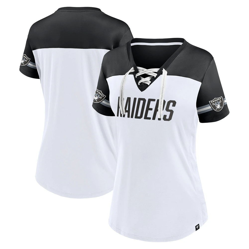 T-shirt à lacets col en V incliné Fanatics pour femmes blanc Las Vegas Raiders Dueling