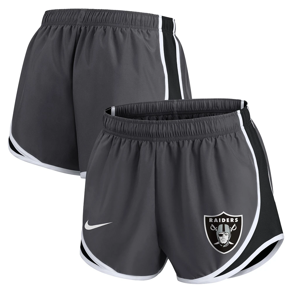 Short Nike Las Vegas Raiders Performance Tempo pour femme, gris anthracite