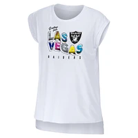 WEAR pour femmes par Erin Andrews T-shirt blanc Las Vegas Raiders Salutations de Muscle