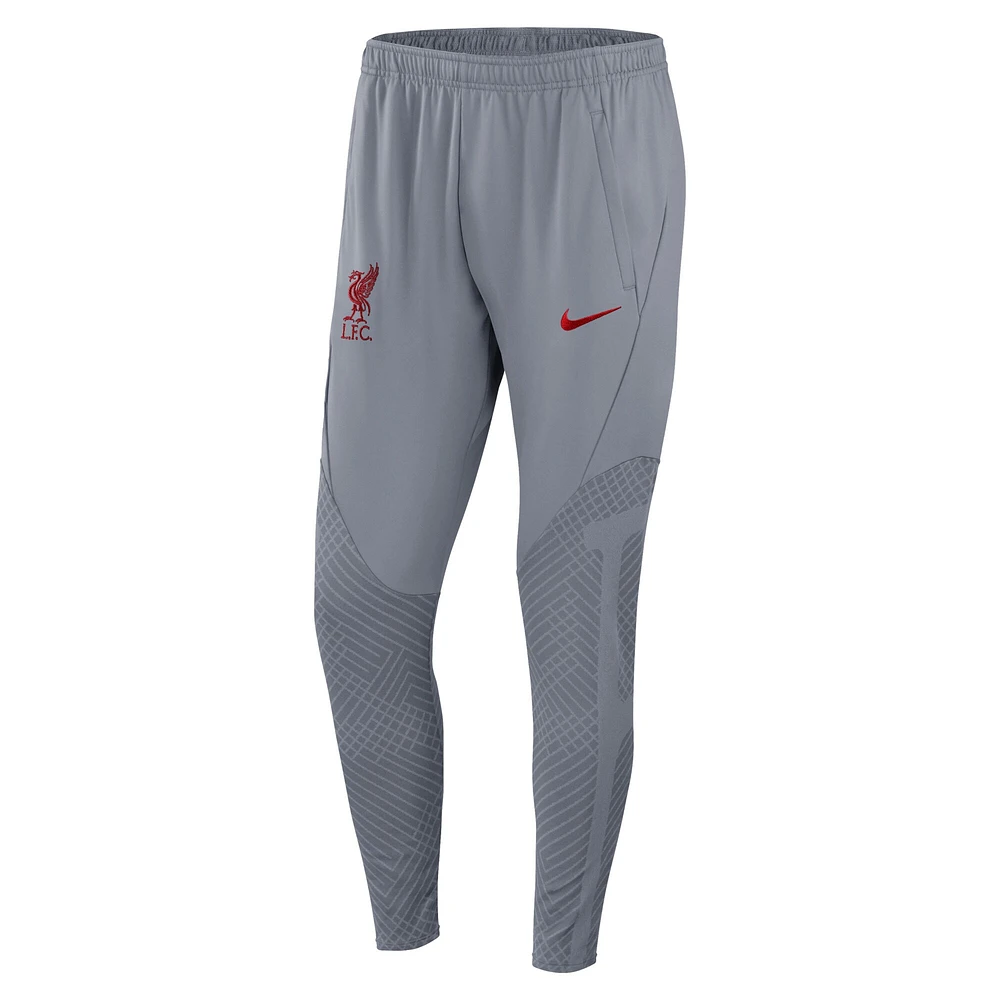 Pantalon d'entraînement Performance Nike Liverpool 2022/23 Strike pour Homme Gris