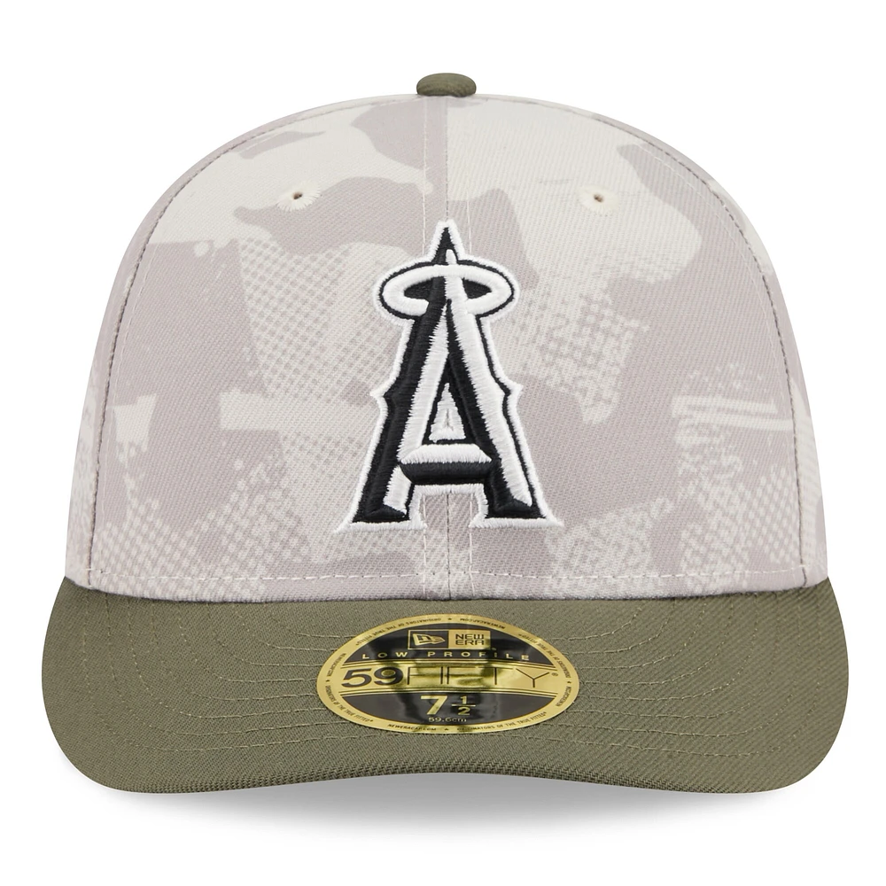 Casquette ajustée 59FIFTY basse pour homme New Era beige clair/olive Los Angeles Angels 2025 Armed Forces Day