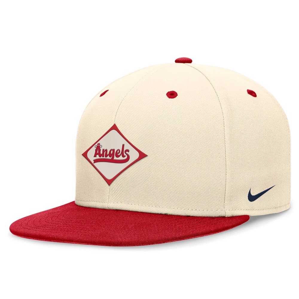 Casquette ajustée Nike Los Angeles Angels City Connect True pour homme, naturel/rouge