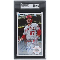 Carte autographiée 9/10 des archives Topps '64 Giant #640-MT SGC de Mike Trout, Los Angeles Angels, 2020