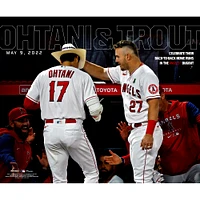 Photographie non signée de célébration des home runs consécutifs Shohei Ohtani et Mike Trout Los Angeles Angels