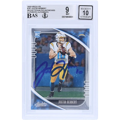 Justin Herbert Los Angeles Chargers Carte de recrue authentifiée 9/10 autographiée 2020 Panini Absolute #167 Beckett Fanatics Witnessed