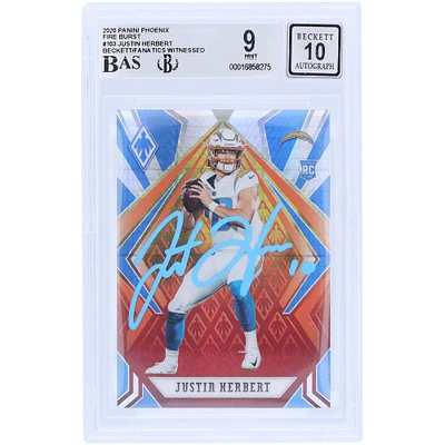 Justin Herbert Los Angeles Chargers Autographié 2020 Panini Phoenix Fire Burst Light Blue Ink #103 Beckett Fanatics Witnessed Authenticated 9/10 Rookie Card