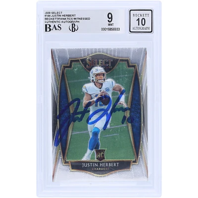 Justin Herbert Los Angeles Chargers Carte de recrue Panini Select #144 2020 autographiée Beckett Fanatics Witnessed Authenticated 9/10 Rookie