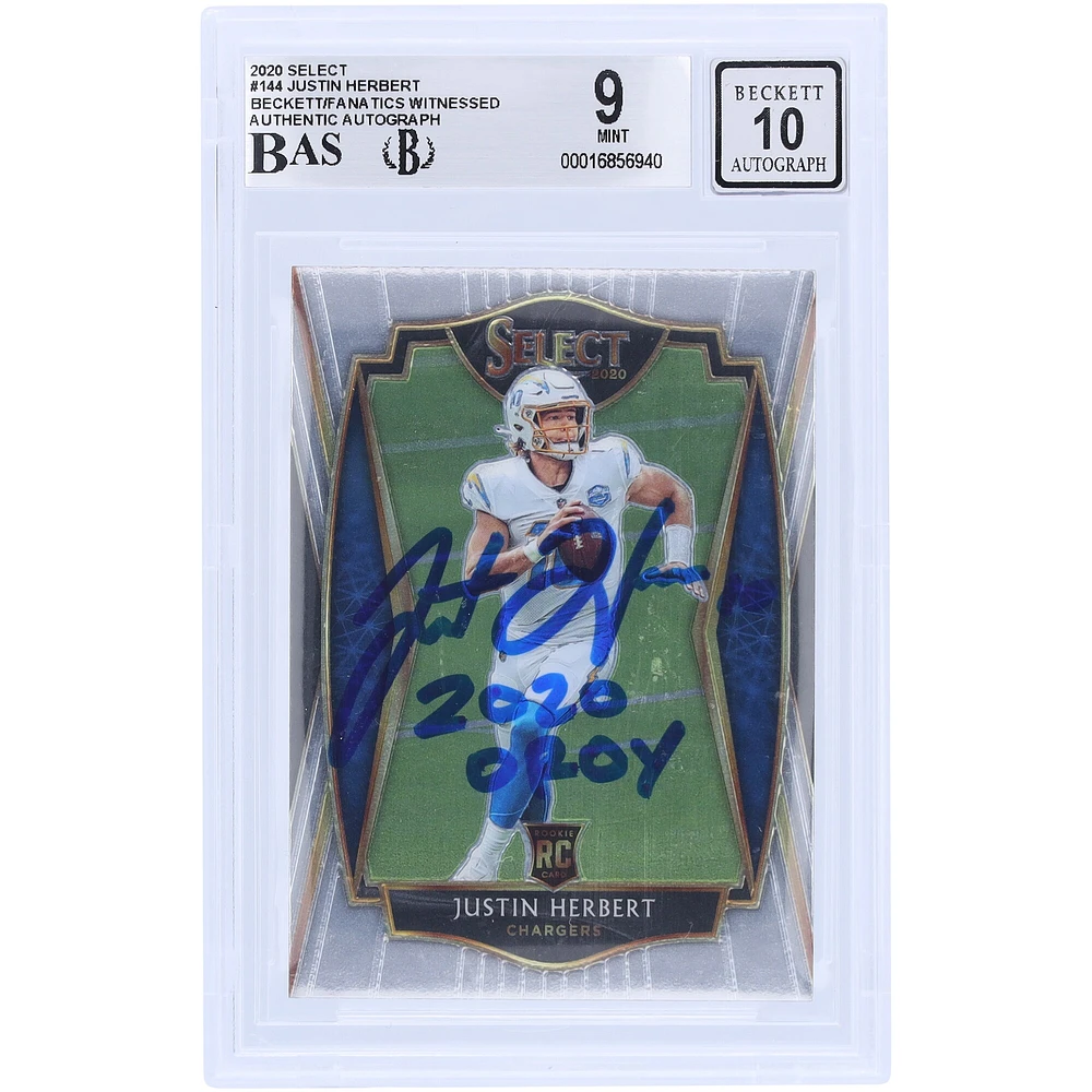 Justin Herbert Los Angeles Chargers Carte de recrue Panini Select #144 2020 autographiée Beckett Fanatics Witnessed Authenticated 9/10 Rookie avec l'inscription "2020 OROY"