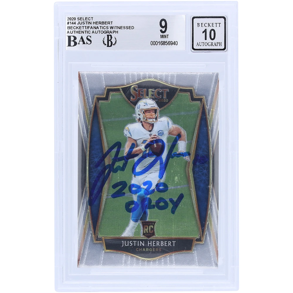 Justin Herbert Los Angeles Chargers Carte de recrue Panini Select #144 2020 autographiée Beckett Fanatics Witnessed Authenticated 9/10 Rookie avec l'inscription "2020 OROY"