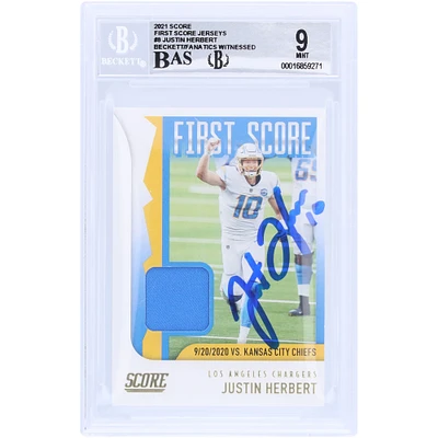 Carte authentifiée 9/10 signée Justin Herbert Los Angeles Chargers Panini Score First Score Relic #FS8 Beckett Fanatics Witnessed 2021