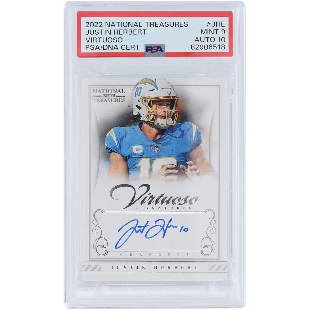 Carte Panini National Treasures Virtuoso #VSO-JHE #7/25 authentifiée 9/10 PSA autographiée par Justin Herbert des Los Angeles Chargers 2022