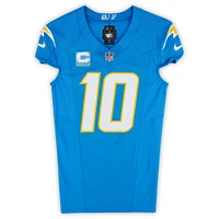 Maillot Nike bleu poudre numéro 10 dédicacé par Justin Herbert des Chargers de Los Angeles lors du match contre les Panthers de la Caroline le 15 septembre 2024 avec l'inscription « Game Used 9/15/24 ».
