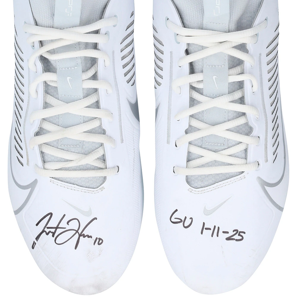 Chaussures Nike blanches dédicacées par Justin Herbert, des Chargers de Los Angeles, lors du match contre les Texans de Houston le 11 janvier 2025, avec l'inscription « GU 11» - Playoff Wild Card