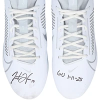 Chaussures Nike blanches dédicacées par Justin Herbert, des Chargers de Los Angeles, lors du match contre les Texans de Houston le 11 janvier 2025, avec l'inscription « GU 11» - Playoff Wild Card