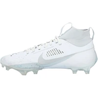 Chaussures Nike blanches dédicacées par Justin Herbert des Chargers de Los Angeles contre les Patriots de la Nouvelle-Angleterre le 28 décembre 2024, avec plusieurs inscriptions.
