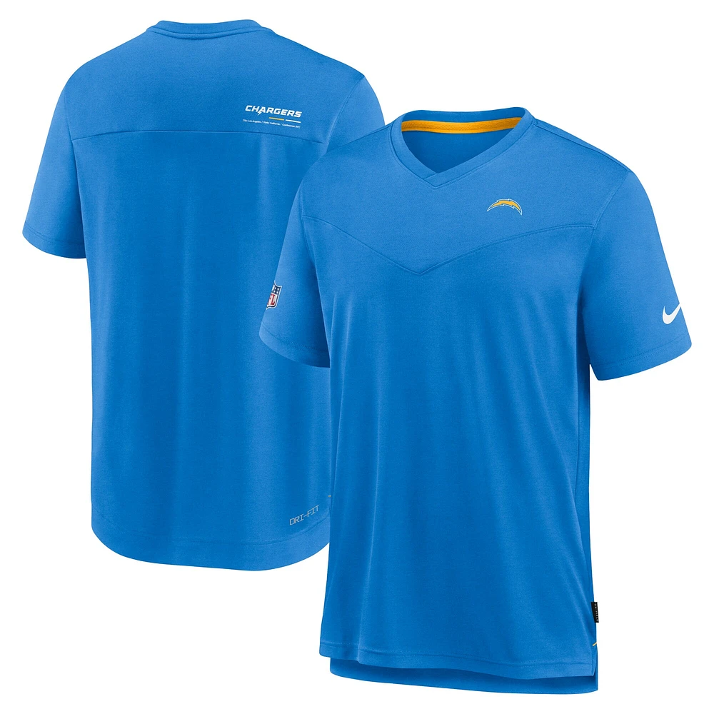 T-shirt performance à encolure en V avec logo Los Angeles Chargers Sideline Coach Chevron Lock Up Nike bleu poudré pour homme