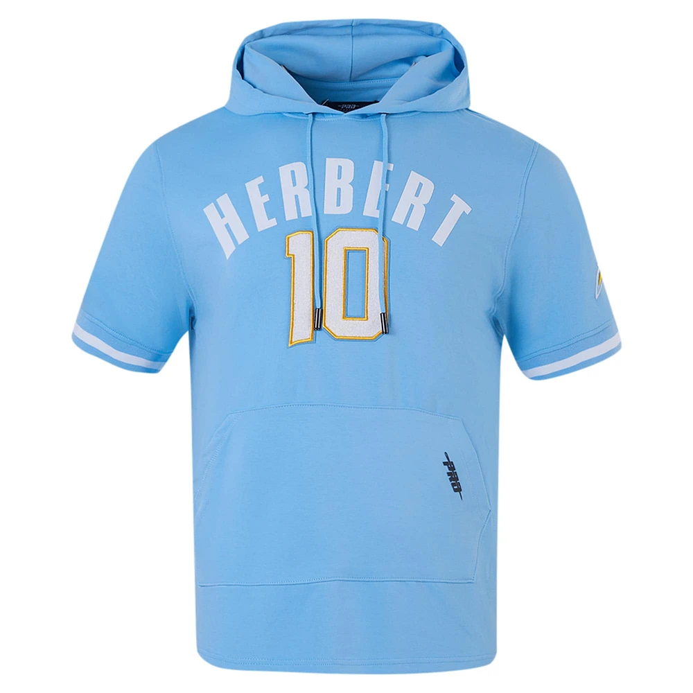 T-shirt à capuche Pro Standard Justin Herbert pour hommes, bleu poudre, nom et numéro du joueur des Chargers de Los Angeles