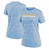 T-shirt Performance Sideline Velocity des Los Angeles Chargers Nike pour femme, bleu poudré