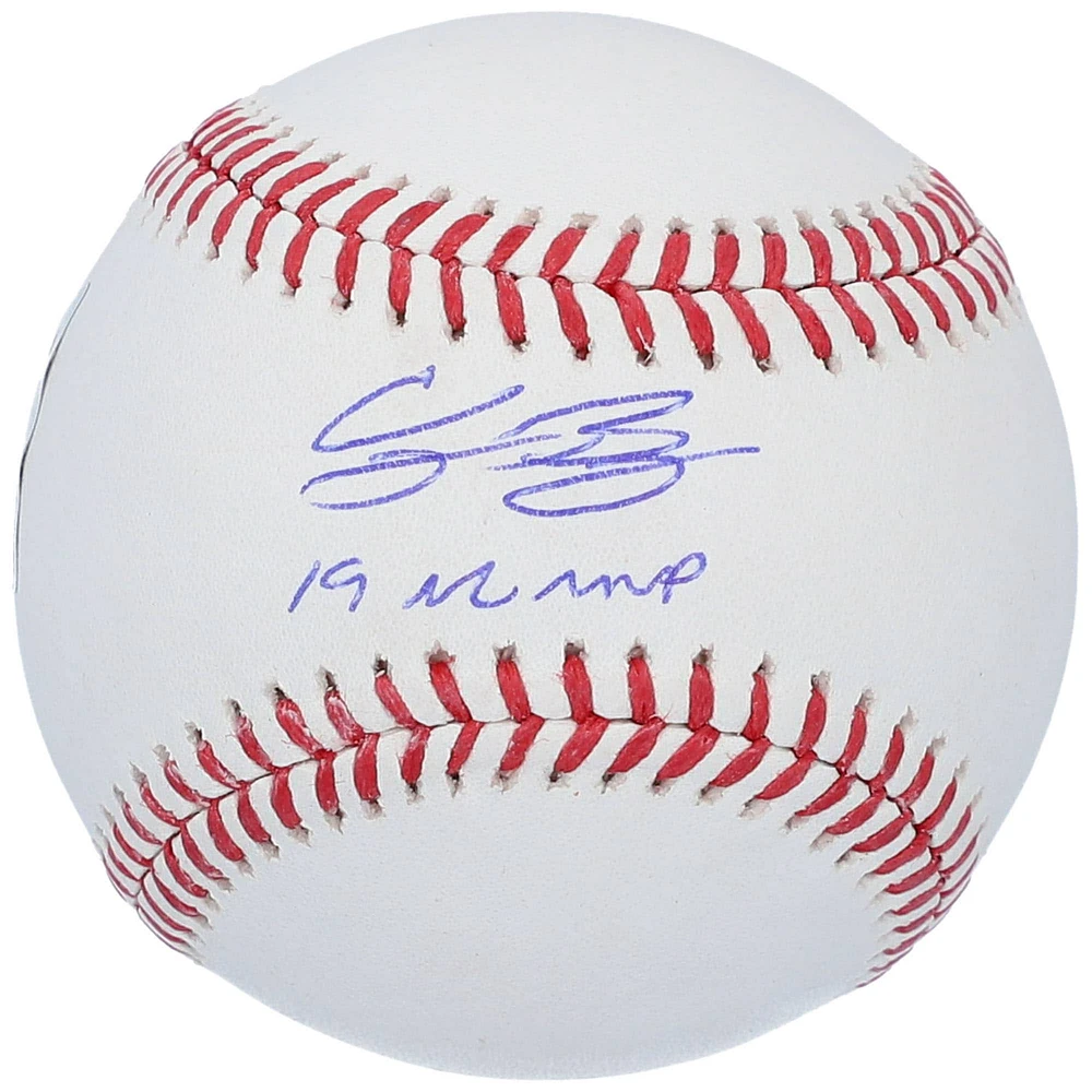 Cody Bellinger des Dodgers de Los Angeles a autographié une balle de baseball NL MVP 2019 avec l'inscription « 19 NL MVP »
