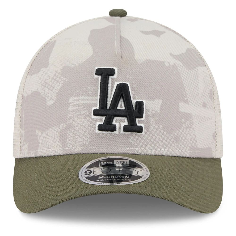 Casquette ajustable New Era 9FORTY M-Crown A-Frame beige clair/olive pour homme, édition 2025 des Dodgers de Los Angeles, motif Armed Forces Day