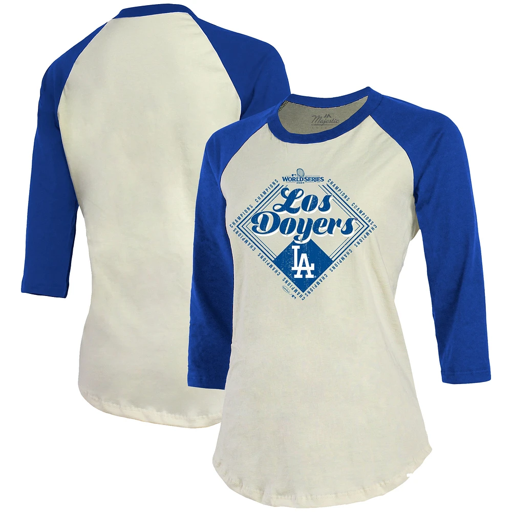 T-shirt raglan à manches 3/4 doux Majestic Threads pour femme, couleur crème/bleu royal, champion de la série mondiale 2024 des Dodgers Los Angeles