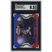 Carte Panini Prizm #1 SGC authentifiée 8,5" des Los Angeles Lakers de LeBron James 2020-21 Rouge Blanc Bleu Prizm