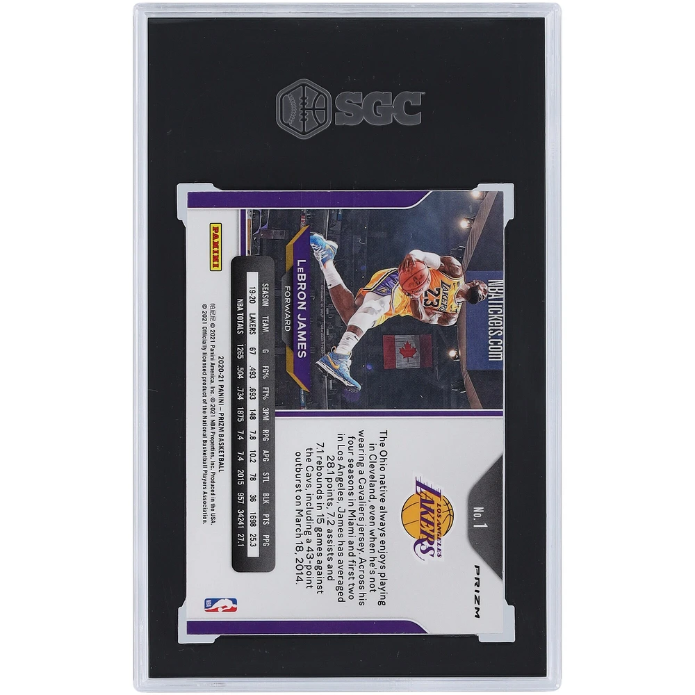 Carte Panini Prizm #1 SGC authentifiée 8,5" des Los Angeles Lakers de LeBron James 2020-21 Rouge Blanc Bleu Prizm