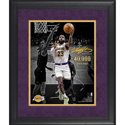 Photographie encadrée de LeBron James des Los Angeles Lakers 11"X 14" avec 40 000 points de carrière et signature fac-similée